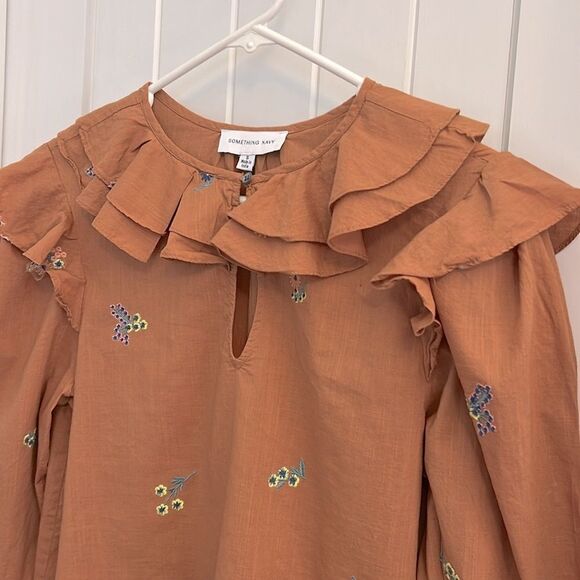 Something Navy Embroidered Floral Ruffle Trim Long Sleeve Blouse Top Camel Small - Picture 3 of 11